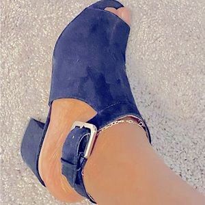 Navy Blue Nine West Jomei heeled peep toe Shoes. Preowned, in good condition.